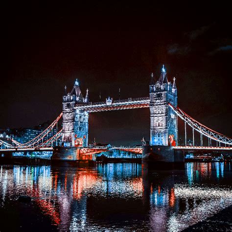 London Tower Bridge night view City skyline prints - TenStickers