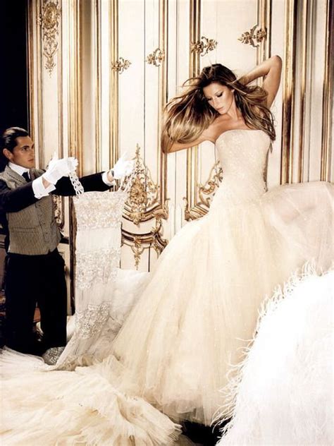 Gisele Bundchen Wedding Dress: A Look At The Iconic Gown – The FSHN