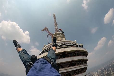 Base jumper takes leap of faith off huge building - Daily Record