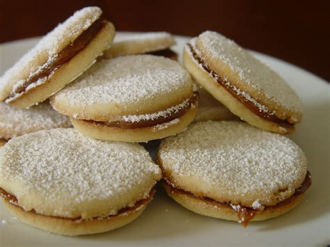 Alfajores de Maicena–Dulce de Leche Cornstarch Shortbread Cookies | From Argentina With Love