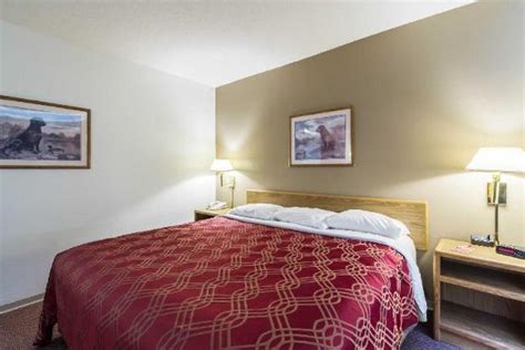 Budget Hotel in Ortonville (MN) : Econo Lodge Ortonville Ortonville (MN ...