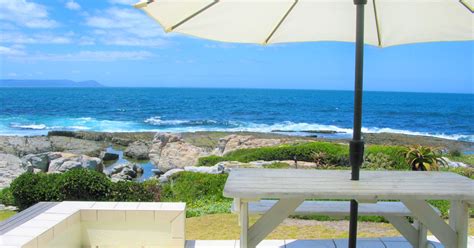 Beachfront House - Hermanus Whale View | LekkeSlaap