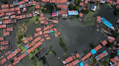 VIDEO : Yangtze river floods prompt massive evacuations in central ...