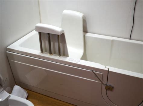 Walk-In Tubs for Seniors - I Love Retirement