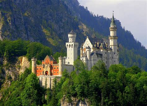 File:Neuschwanstein Castle.jpg