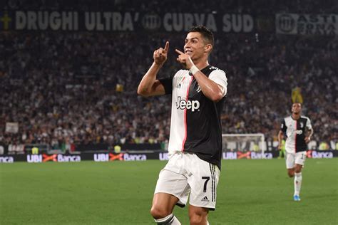 Ronaldo told the Juventus fans to calm down in case his goal was ...