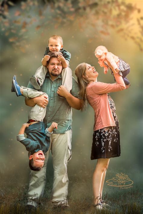 Crazy Family Photo | Unique Photography