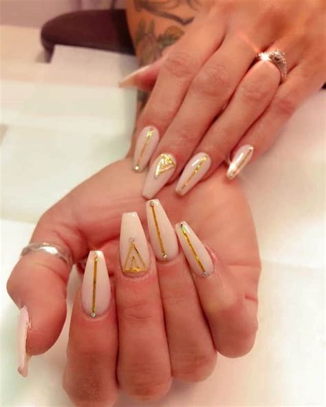 35 Alluring Line Nail Designs To Try – NailDesignCode