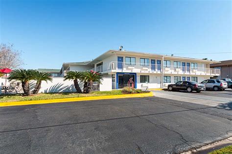 Motel 6 McAllen- Tourist Class McAllen, TX Hotels- Business Travel Hotels in McAllen | Business ...