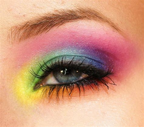 Pin by Bubble Eye on Makeup | Rainbow eye makeup, Rainbow makeup, Eye ...