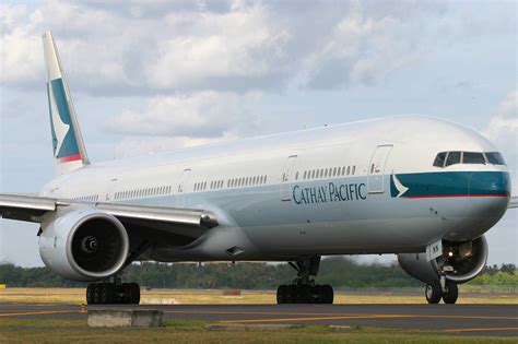 File:Cathay Pacific Boeing 777-300 Pichugin-2.jpg - 維基百科，自由嘅百科全書