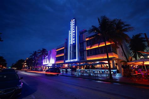 Breakwater Hotel Miami Beach Art Deco Ocean Drive Beach Art Deco, Ocean ...