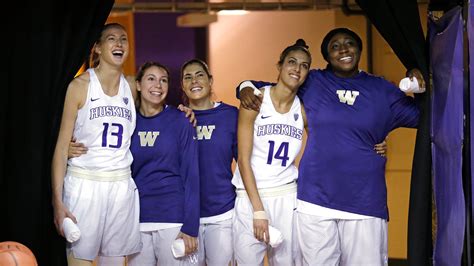 Washington Women Paint a Target on Those Other Huskies - The New York Times