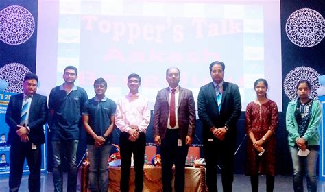 NEET toppers gave a “Toppers Talk” at Aakash Institute, and NEET ...