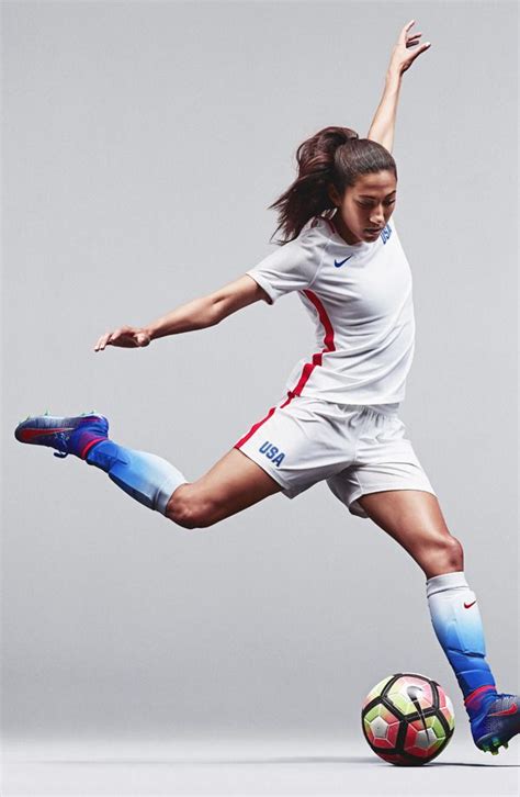 USWNT Fans: Photo | Soccer poses, Football reference, Football poses