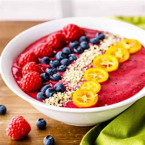 Very Berry Acai Bowl - Paleo Grubs