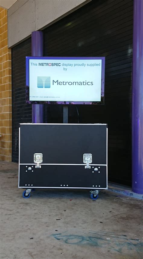 Outdoor Portable Digital Signage - LCD Screen | MetroSpec