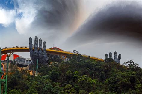 The new incredible Golden Bridge in Vietnam | Collater.al