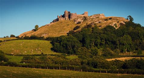 Carreg Cennen Castle Carreg Cennen Castle, Brecon Beacons, Medieval ...