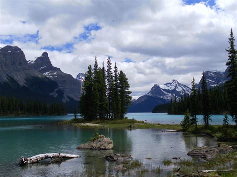 File:Maligne Lake in Jasper National Park.JPG