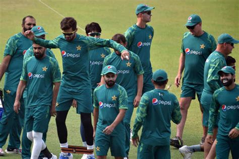 World Cup | Pakistan vs England: Plastic bottle on target before must ...