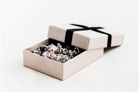 Gift box with jewelry - Creative Commons Bilder