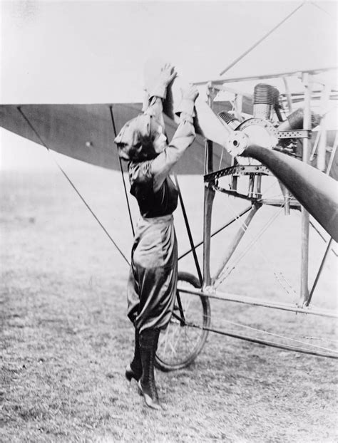 Rare and Fascinating Photos of Harriet Quimby, the First Licensed U.S. Woman Pilot | Vintage ...