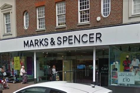 M&S opening times on Christmas Eve 2021: Marks and Spencer opening ...