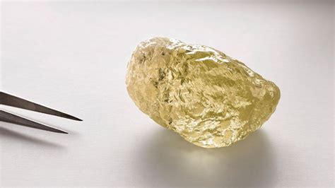 Diavik mine finds 'biggest diamond in North America' - BBC News