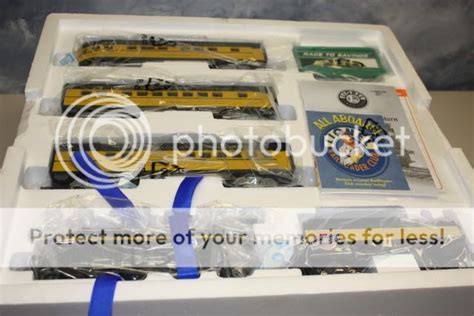 Lionel Menards Chicago & Northwestern Locomotive Train set O Scale NIB ...