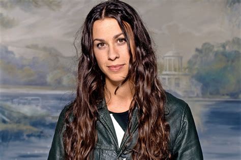 Alanis Morissette Bio, Age, Parents, Siblings, Husband, Children, Height