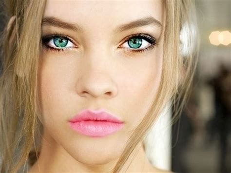 8 Makeup Tips for Green-Eyed Women