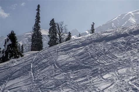 Kashmir snowfall pictures Kashmir snowfall photos Kashmir temperature today Kashmir weather ...