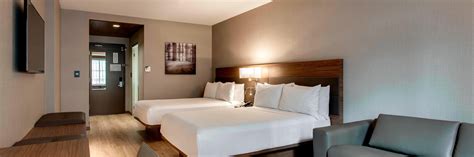 Hotel Suites with Balconies in Downtown Chicago | AC Hotel Chicago Downtown