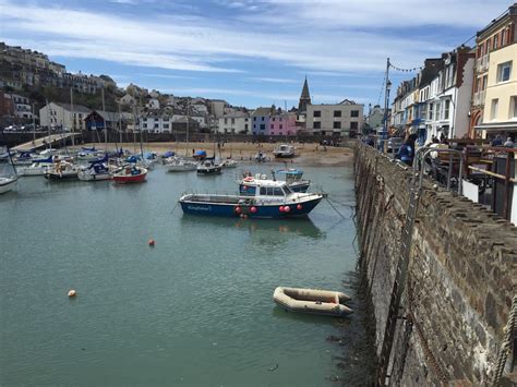 there are many boats in the water at this harbor area with buildings on either side