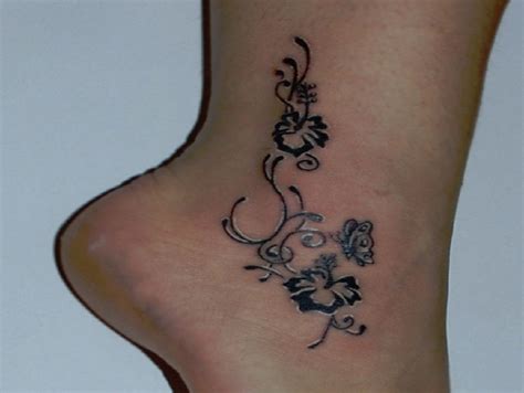 50 Catchy Ankle Tattoo Designs For Girls | Hibiscus tattoo, Little flower tattoos, Tattoos for ...