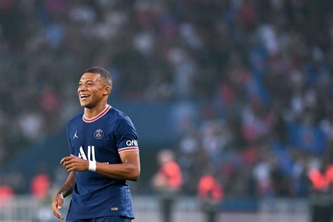 Report: Kylian Mbappé to Remain With PSG for the 2021-22 Season