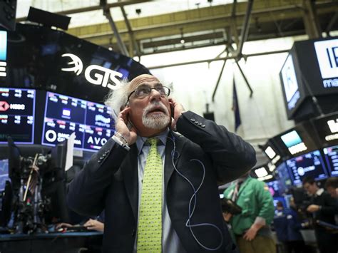 Dow Jones closes down more than 400 points as Wall Street ends worst ...