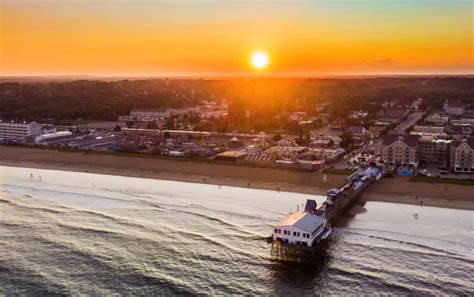 7 Miles Of Soft Sand Await You On Maine's Longest Beach