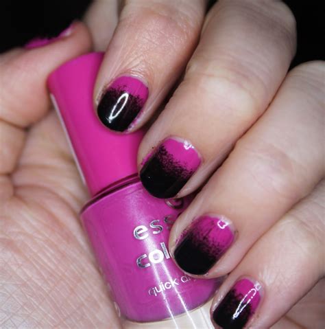 The Sleepy Jellyfish: Nail Art #2 - Pink and Black Gradient Nails