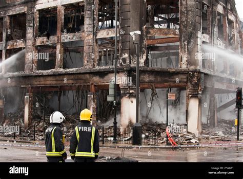 Tottenham Riots, London. Damage the morning after the London Riots Stock Photo: 38093161 - Alamy