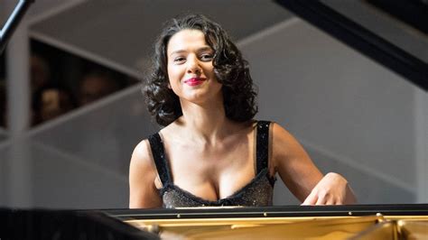 Too hot to Handel: Meet top female pianist putting the sexy into classical music — RT World News