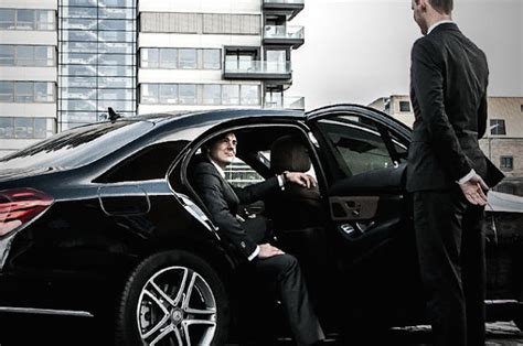 we offer Reliable And Comfortable Airport chauffeur services