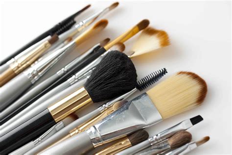 Best Way To Clean Makeup Brushes In A Rush - Beauty with Hollie