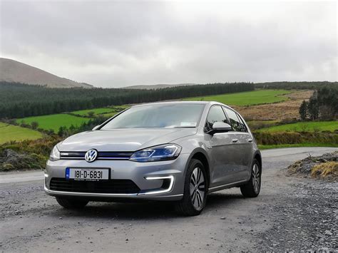 Volkswagen e-Golf Review - Changing Lanes