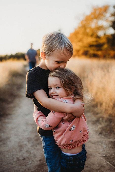 21 Cute Sibling Photo Ideas (That Any Parent Will Love)