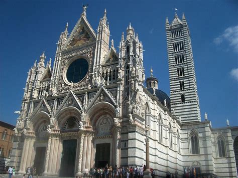 Walking around the medieval streets of Siena | Erasmus blog Siena, Italy