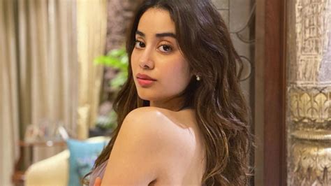 Janhvi Kapoor’s backless purple and blue dress would make the most romantic date night outfit ...