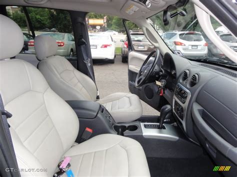 2004 Jeep Liberty Limited 4x4 interior Photo #51772195 | GTCarLot.com