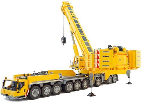 wordlessTech | 18-Wheel Lego Mobile Crane